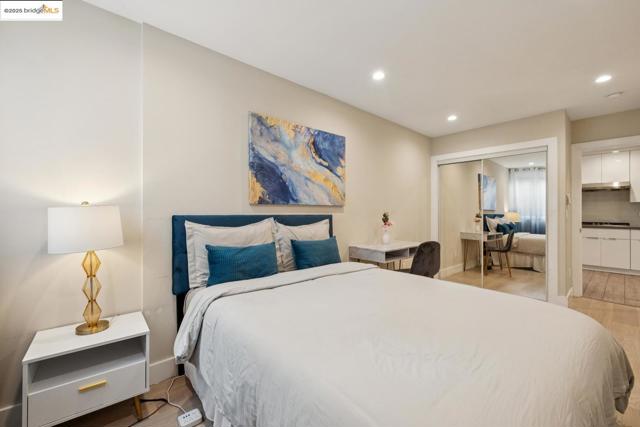 1537 Revere AVE, San Francisco CA: https://media.crmls.org/mediaz/2dbc0f4f-e7a0-4711-af36-b4358752fa3b.jpg