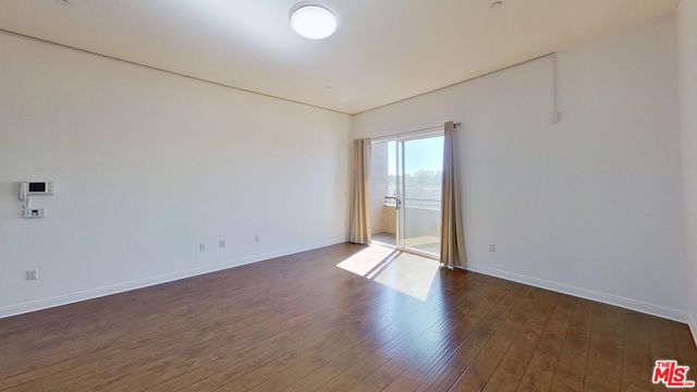 345 S Gramercy Place, Los Angeles CA: https://media.crmls.org/mediaz/2dbc2c31-ddaa-40df-8791-7a93b19dc450.jpg
