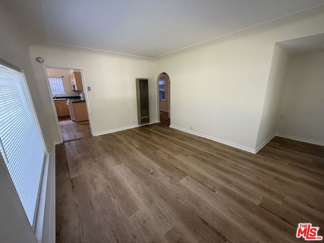 1733 N Beverly Glen Blvd, Los Angeles CA: https://media.crmls.org/mediaz/2dbcdcdb-0da1-4ac5-8c0f-789a24403198.jpg