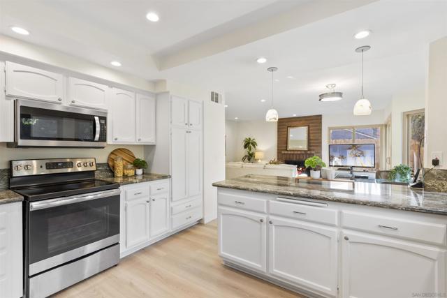 9720 Graceland Way,  CA: https://media.crmls.org/mediaz/2dbd2a67-90bf-4f00-854e-be3e8f068944.jpg