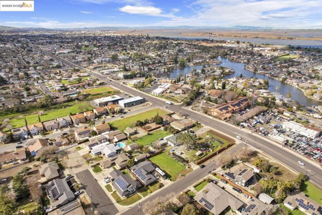 1816 Parsons Ln, Antioch CA: https://media.crmls.org/mediaz/2dbd44e7-0313-472b-babd-69e8f56356e8.jpg