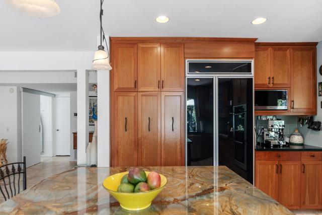 13414 Calle Colina, Poway CA: https://media.crmls.org/mediaz/2dbd664d-c34b-4c12-a410-a3b14cbed288.jpg