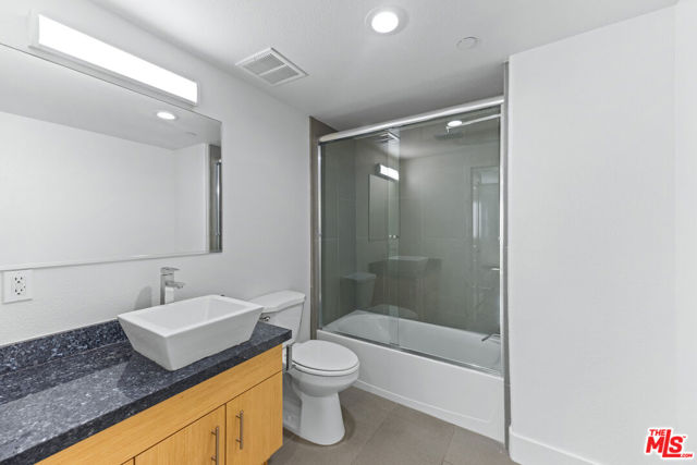 5232 Satsuma Avenue, North Hollywood CA: https://media.crmls.org/mediaz/2dbd934b-d080-416a-8025-04f1a6827da2.jpg