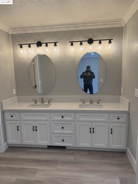 5681 Starboard Dr, Discovery Bay CA: https://media.crmls.org/mediaz/2dbe0814-6784-4632-a25f-d17bc4467e0d.jpg