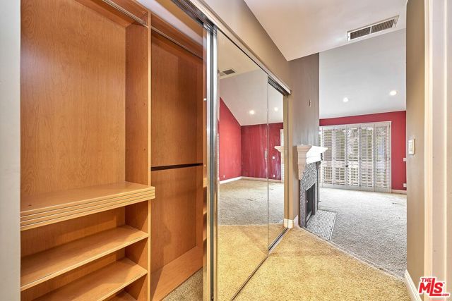 13078 Mindanao Way, Marina del Rey CA: https://media.crmls.org/mediaz/2dbe1574-a16a-4cae-accb-fe1947b29349.jpg