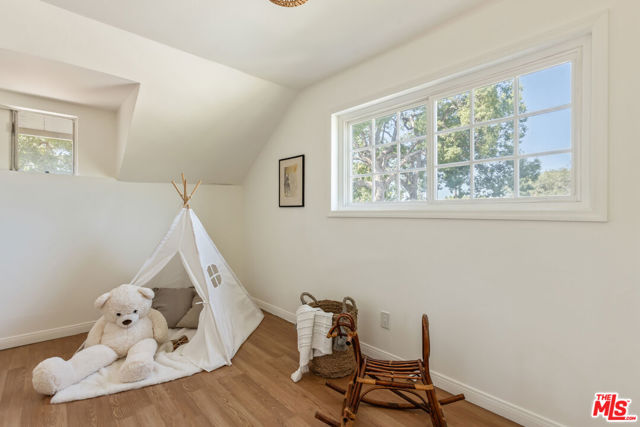 1945 Yosemite Drive, Los Angeles CA: https://media.crmls.org/mediaz/2dbe3add-b8fc-4830-bb90-427038453021.jpg