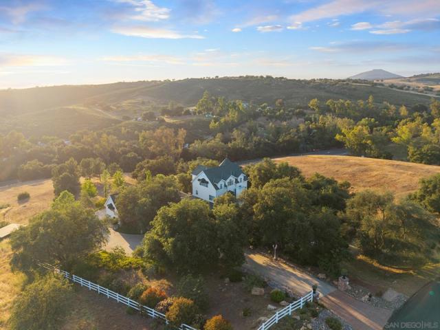 24665 Rancho Santa Teresa Dr, Ramona CA: https://media.crmls.org/mediaz/2dbf0f54-73b4-4378-90ea-ffcb938aff29.jpg