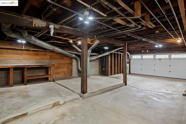 262 Byxbee St, San Francisco CA: https://media.crmls.org/mediaz/2dbf1f75-20d2-4754-a543-ec8033c2bab8.jpg