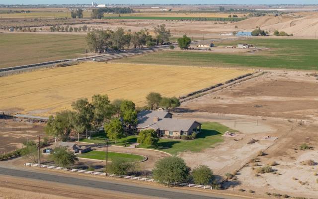 Detail Gallery Image 5 of 55 For 126 E Worthington Rd, Imperial,  CA 92251 - 4 Beds | 3/1 Baths