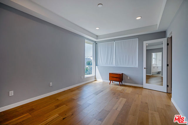 1246 1/2 Gordon Street, Los Angeles CA: https://media.crmls.org/mediaz/2dbfa28e-e13c-4a6f-b014-00809dbafb8d.jpg