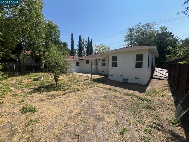 1509 Lake St, Calistoga CA: https://media.crmls.org/mediaz/2dbfa7cf-0f2f-496e-9a1c-5eaafe457d01.jpg