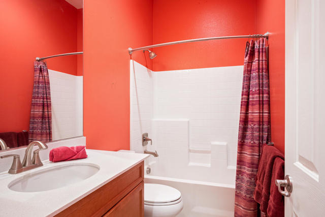 85701 Adria Drive, Indio CA: https://media.crmls.org/mediaz/2dc00c34-b7c0-4ebc-9b68-fba1d49df590.jpg