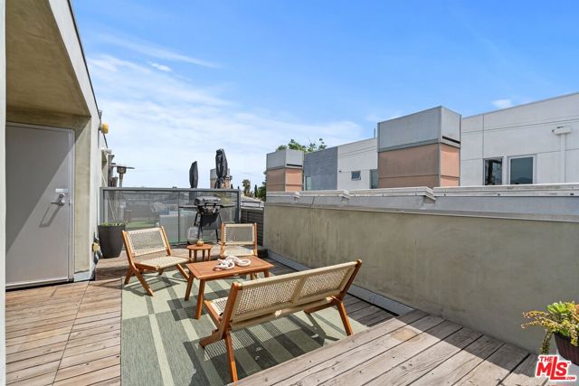 5806 Waring Avenue, Los Angeles CA: https://media.crmls.org/mediaz/2dc05bf7-07d6-4867-a48d-b97e6c9a1ddd.jpg