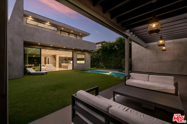 108 N Edinburgh Avenue, Los Angeles CA: https://media.crmls.org/mediaz/2dc05d3b-3d09-4995-a12f-84b1f007cc9a.jpg