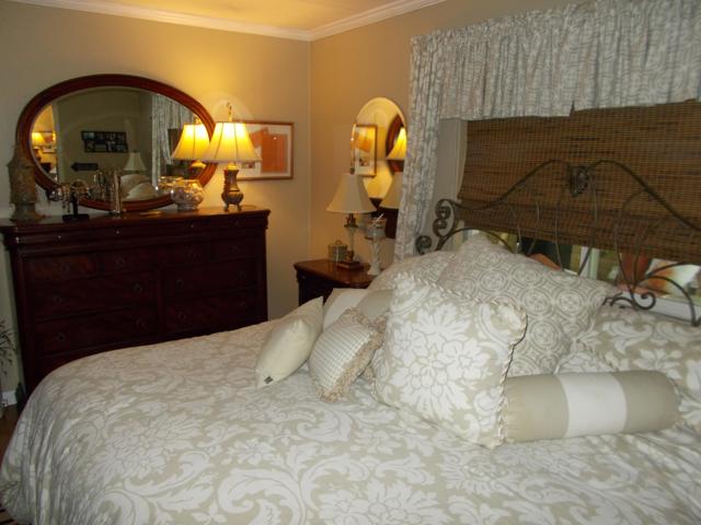 38703 Desert Greens E Drive, Palm Desert CA: https://media.crmls.org/mediaz/2dc07415-7bfe-4382-ad75-923e609581ec.jpg