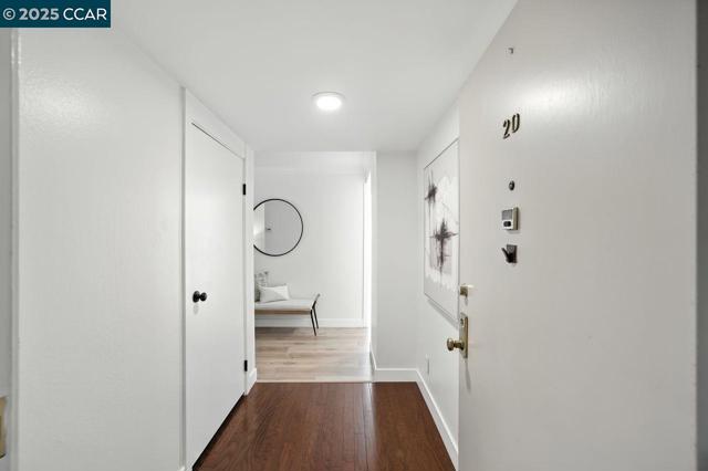 742 Wesley Way, Oakland CA: https://media.crmls.org/mediaz/2dc0f07e-8501-41cf-8651-770c82f8041b.jpg