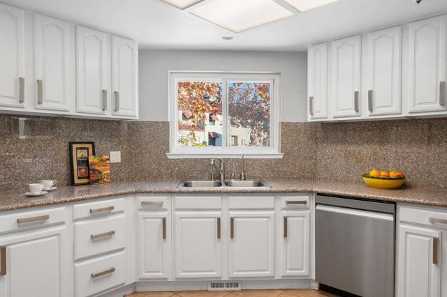 104 E Court Lane, Foster City CA: https://media.crmls.org/mediaz/2dc12094-c649-414d-902c-995ee21fdc9a.jpg