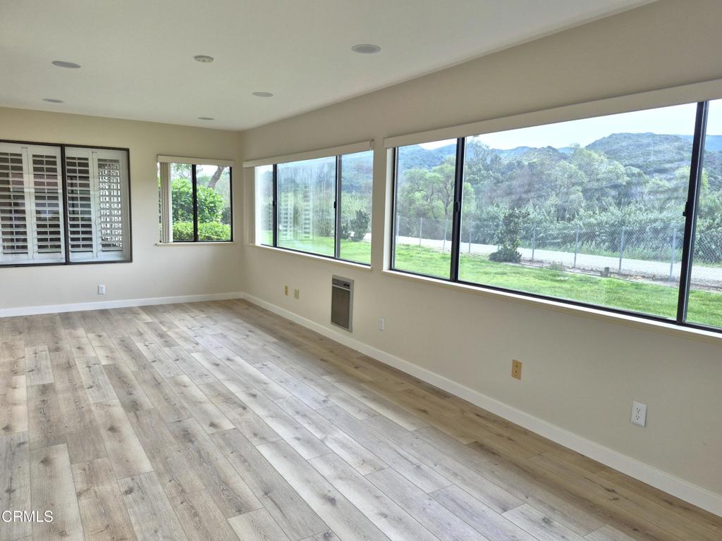 https://media.crmls.org/mediaz/2dc134d9-371c-474e-a62f-a610791b1587.jpg?preset=X-Large