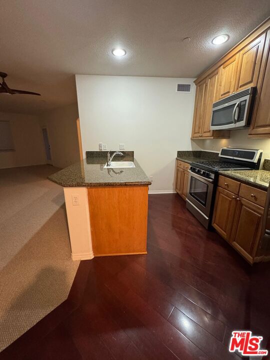 2750 Artesia Boulevard, Redondo Beach CA: https://media.crmls.org/mediaz/2dc1dae0-d45c-4c23-89de-f948cc19a412.jpg