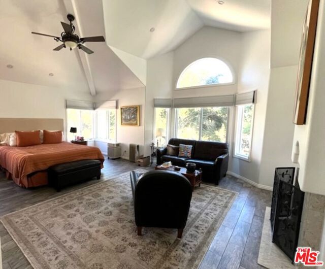 4342 Park Verdi, Calabasas CA: https://media.crmls.org/mediaz/2dc26e11-7b3e-456b-a179-636cb8d13b99.jpg
