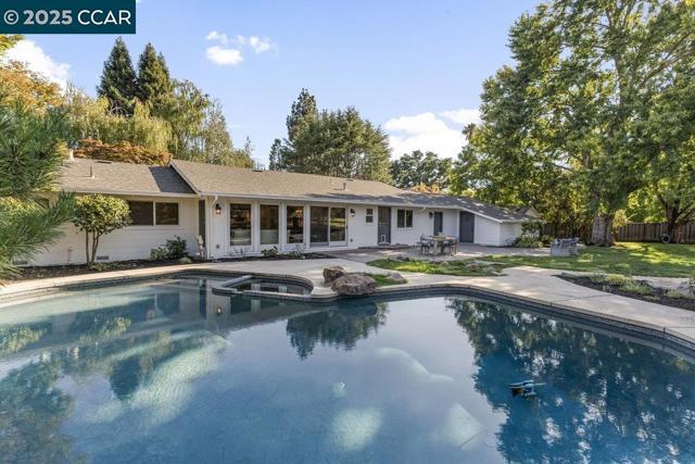 280 Fairway Dr, Danville CA: https://media.crmls.org/mediaz/2dc28605-e42d-4e0b-b6ed-ba500c729547.jpg