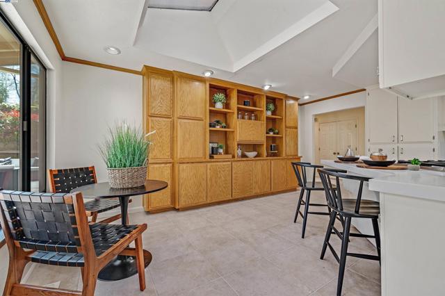 1068 Concord St, Pleasanton CA: https://media.crmls.org/mediaz/2dc2be88-101d-46e7-80e8-e46a35ec98ec.jpg