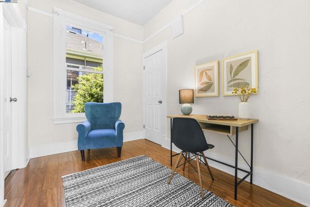 2349 Waverly St, Oakland CA: https://media.crmls.org/mediaz/2dc30cca-5ebb-4fec-81da-f248cd17fca7.jpg