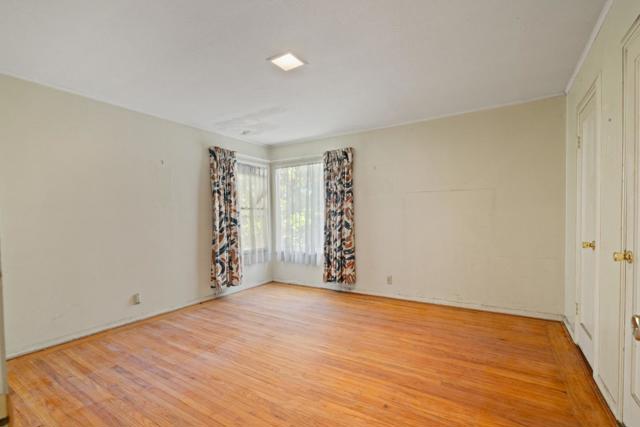 153 Occidental Avenue, Burlingame CA: https://media.crmls.org/mediaz/2dc33f4d-4957-4c03-86fb-9f35aeee5fb7.jpg