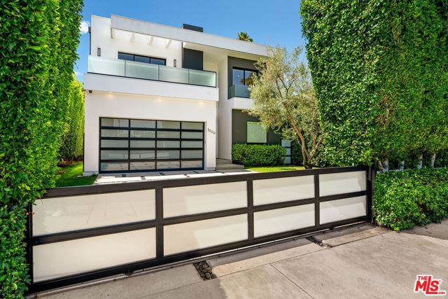 5 Bed Home for Sale in Los Angeles, California