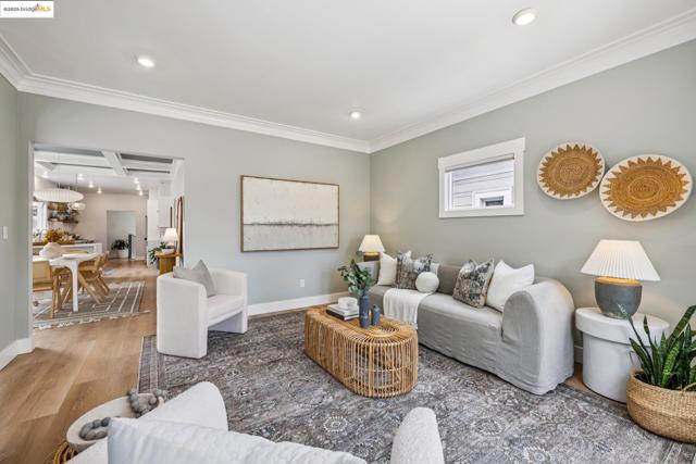 617 59th St, Oakland CA: https://media.crmls.org/mediaz/2dc3f893-f0e0-4c0b-81e1-7cfda02c2099.jpg