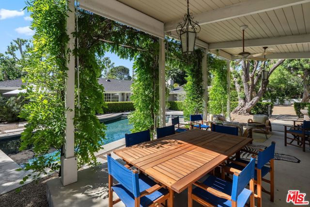 4658 Del Moreno Drive, Woodland Hills CA: https://media.crmls.org/mediaz/2dc55598-3bdd-439a-a96b-3a753a468360.jpg