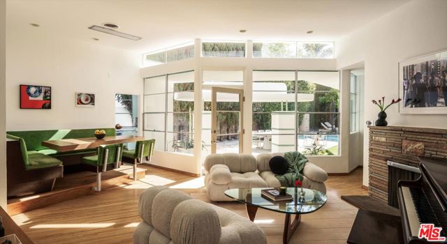 947 N Martel Avenue, Los Angeles CA: https://media.crmls.org/mediaz/2dc55b0e-d0f7-4bf4-85ee-9353bab206aa.jpg