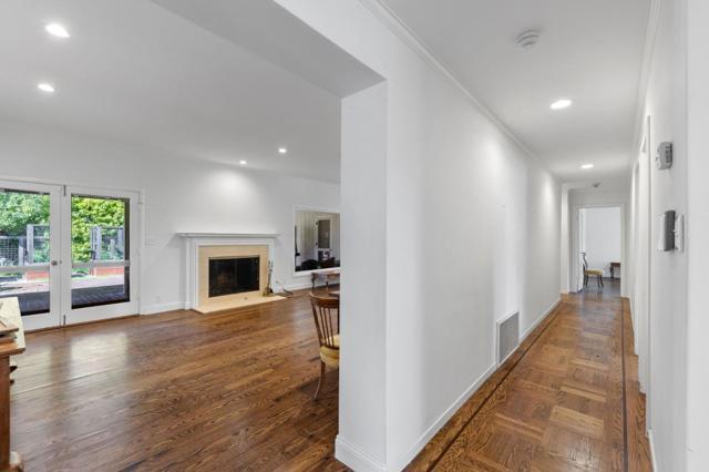 680 Fairway Circle, Hillsborough CA: https://media.crmls.org/mediaz/2dc5be87-3af5-4418-acc4-3c5f2d6378ae.jpg