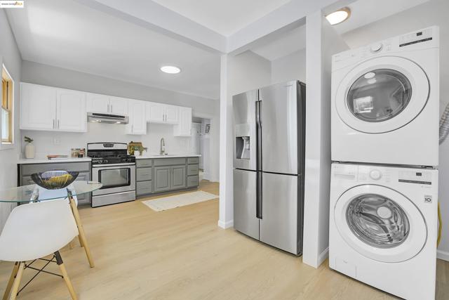 3034 Martin Luther King Jr Way, Oakland CA: https://media.crmls.org/mediaz/2dc5df43-cafc-44dd-af9c-996571de1807.jpg