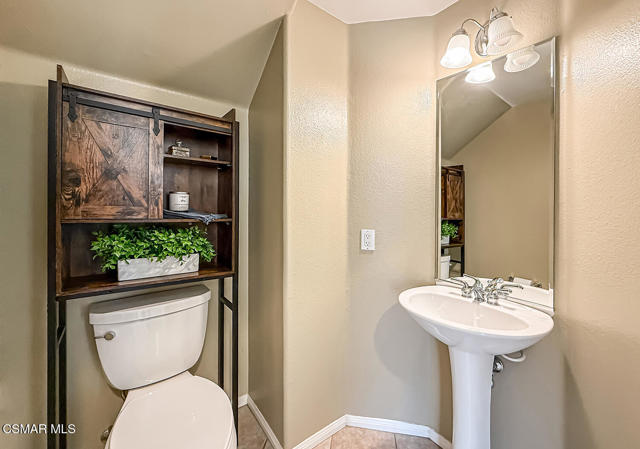 2511 Aurora Lane, Simi Valley CA: https://media.crmls.org/mediaz/2dc5e9dd-5c18-488e-890a-32bbacd2f069.jpg