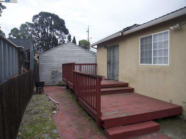 7608 Arthur St, Oakland CA: https://media.crmls.org/mediaz/2dc5edf4-a4b6-4ab6-8b26-5c6031dcb4ae.jpg