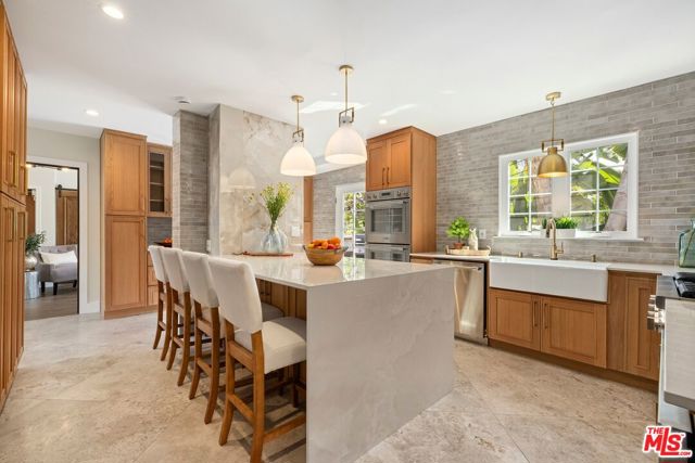 2276 La Granada Drive, Los Angeles CA: https://media.crmls.org/mediaz/2dc5ef46-fa0a-4a72-8915-e9e81a3c586f.jpg