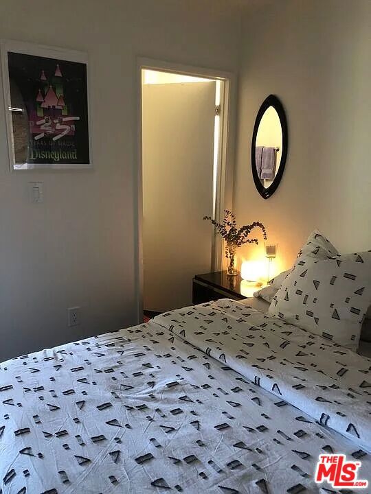 834 Laguna Avenue, Los Angeles CA: https://media.crmls.org/mediaz/2dc5ff14-de18-4b29-aa78-72056e2704a9.jpg