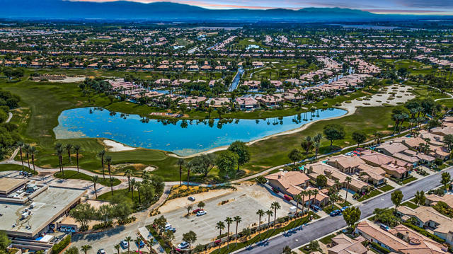 80450 Platinum Way, La Quinta CA: https://media.crmls.org/mediaz/2dc61ee0-1c1c-49ee-b4db-58b0ce9415a7.jpg