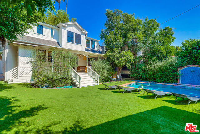 1607 N Vista Street, Los Angeles CA: https://media.crmls.org/mediaz/2dc63770-7568-4d91-85bf-b1b91c1a78e0.jpg