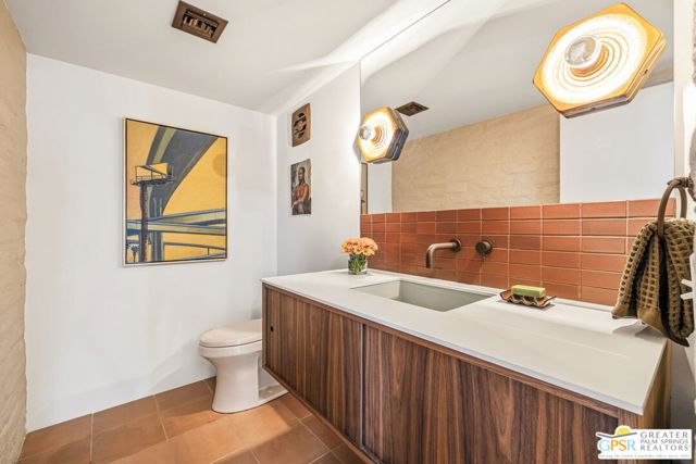 695 N Camino Real, Palm Springs CA: https://media.crmls.org/mediaz/2dc64902-f650-4509-ab7b-0f0fe986fed3.jpg