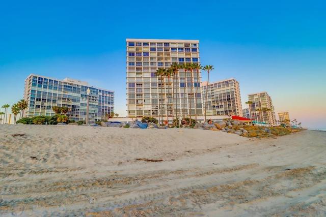 1720 Avenida Del Mundo, Coronado CA: https://media.crmls.org/mediaz/2dc68c69-e192-4f99-a2a0-f06560710ffa.jpg
