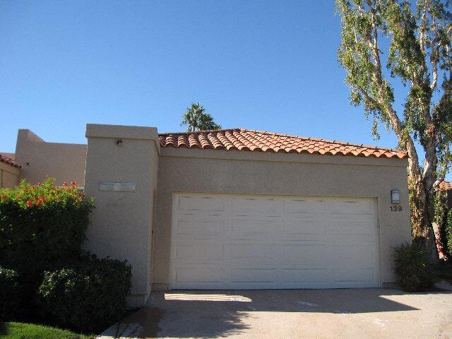 139 Lake Shore Drive, Rancho Mirage CA: https://media.crmls.org/mediaz/2dc6d51e-c155-4637-8119-6735323f0d86.jpg