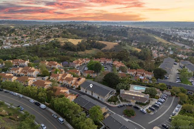 721 Buena Tierra Way, Oceanside CA: https://media.crmls.org/mediaz/2dc801a6-f827-4a74-9759-40afac2b59f3.jpg