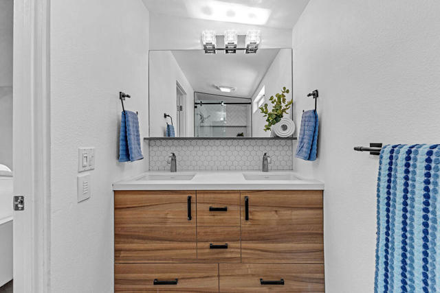 1075 E Sunny Dunes Road, Palm Springs, CA 92264