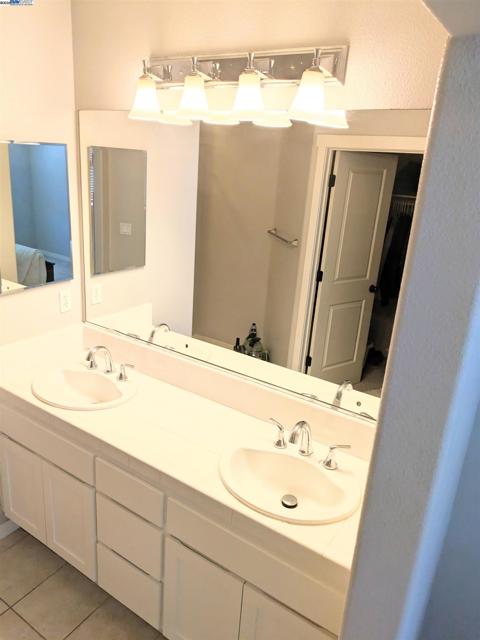 1948 Railroad Ave, Livermore CA: https://media.crmls.org/mediaz/2dc8997c-c417-4d9f-b568-a8b086ab8d14.jpg