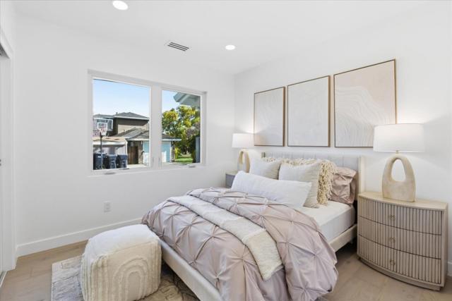 655 Washington Street, Los Altos CA: https://media.crmls.org/mediaz/2dc8db2b-6470-4a4b-829c-a6ba7065bf77.jpg