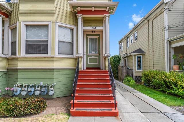 Image 4 of 27 For 954 Park St  
