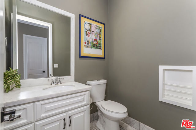 4728 Vesper Avenue, Sherman Oaks CA: https://media.crmls.org/mediaz/2dc905e6-8ed2-42ee-b2ac-a6bfa04ff7ab.jpg