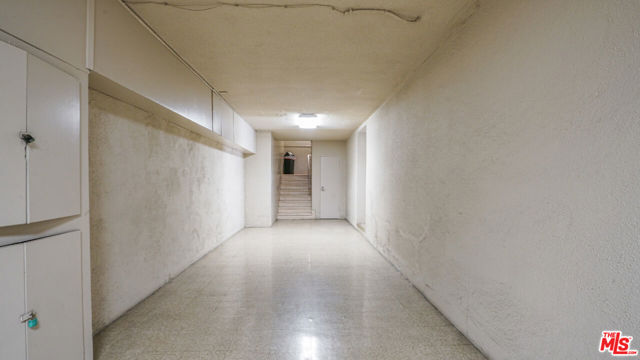 275 S Marengo Avenue, Pasadena CA: https://media.crmls.org/mediaz/2dc9837b-ae7f-4762-a5c9-a58c36e38819.jpg